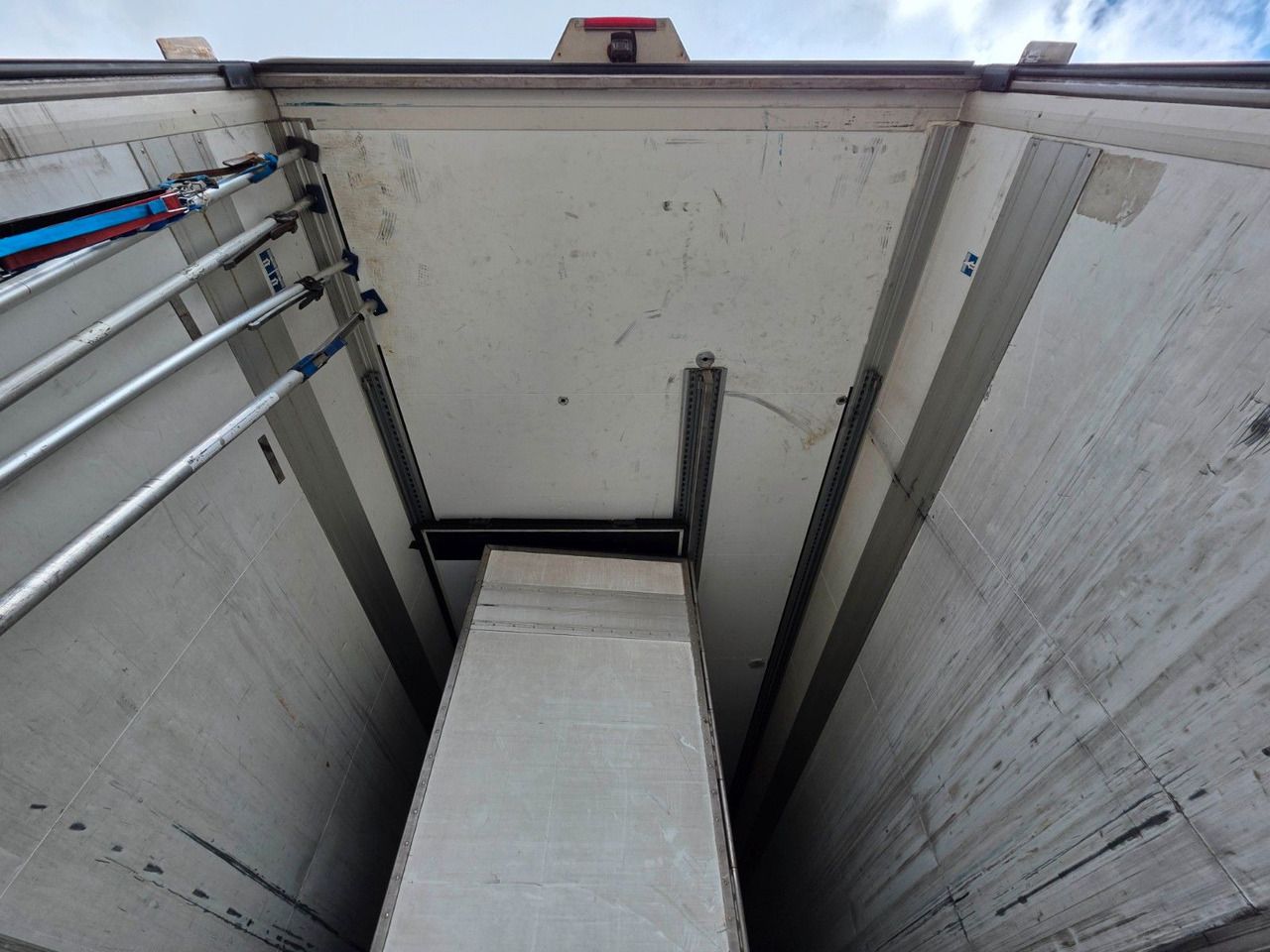 סמיטריילר עם קירור Schmitz Cargobull SKO 10/LZG-FP 45 COOL / Ldbw /2 Kammern /Carrier: תמונה 11 סמיטריילר עם קירור Schmitz Cargobull SKO 10/LZG-FP 45 COOL / Ldbw /2 Kammern /Carrier: תמונה 11