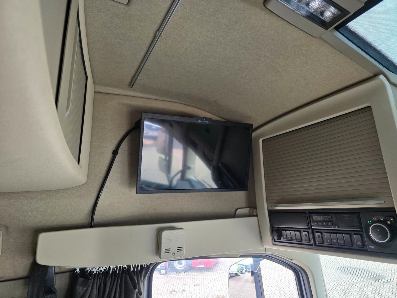 יחידת טרקטור Volvo FH 540 / Retarder / Standklima / TV / 6D: תמונה 21