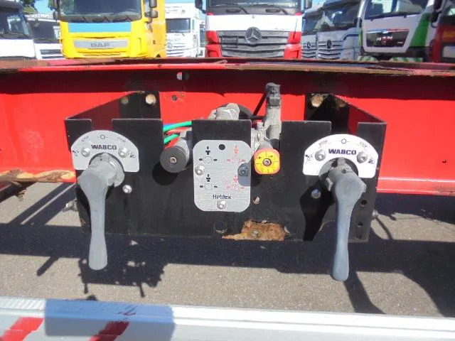 קרון נגרר מוביל מכולות/ החלפת גוף CIMC DC 02: תמונה 9 קרון נגרר מוביל מכולות/ החלפת גוף CIMC DC 02: תמונה 9