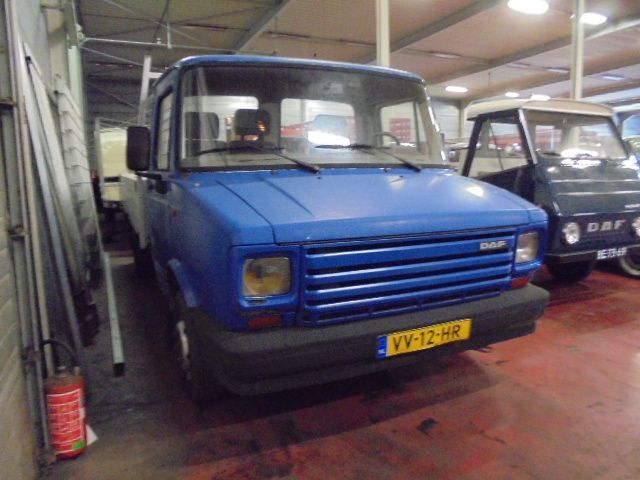 DAF 400 400 - משאית צד נופל/ שטוחה: תמונה 3 DAF 400 400 - משאית צד נופל/ שטוחה: תמונה 3
