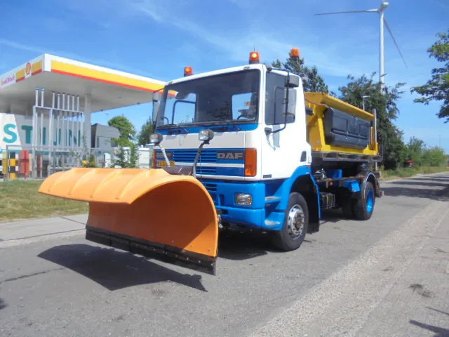 DAF 65.210 ATI 4X4 ZOUT + SNEEUW - מפוח שלג: תמונה 1 DAF 65.210 ATI 4X4 ZOUT + SNEEUW - מפוח שלג: תמונה 1