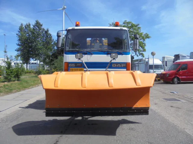 DAF 65.210 ATI 4X4 ZOUT + SNEEUW - מפוח שלג: תמונה 2 DAF 65.210 ATI 4X4 ZOUT + SNEEUW - מפוח שלג: תמונה 2