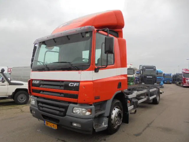 DAF CF 180 - משאית תיבה: תמונה 1 DAF CF 180 - משאית תיבה: תמונה 1