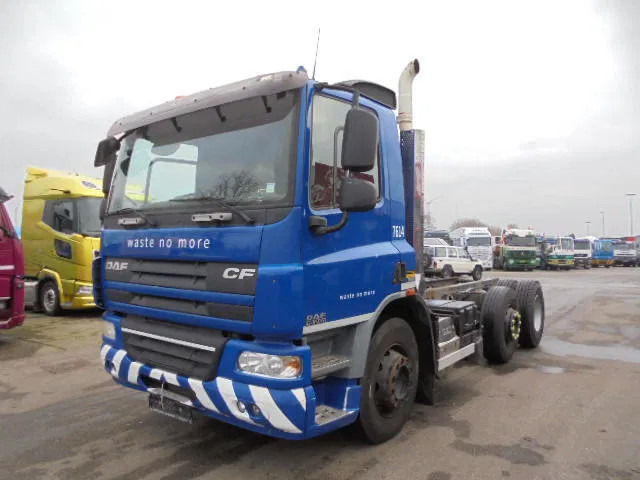 DAF CF 75.250 6X2 - משאית עם שלדת תא: תמונה 1 DAF CF 75.250 6X2 - משאית עם שלדת תא: תמונה 1