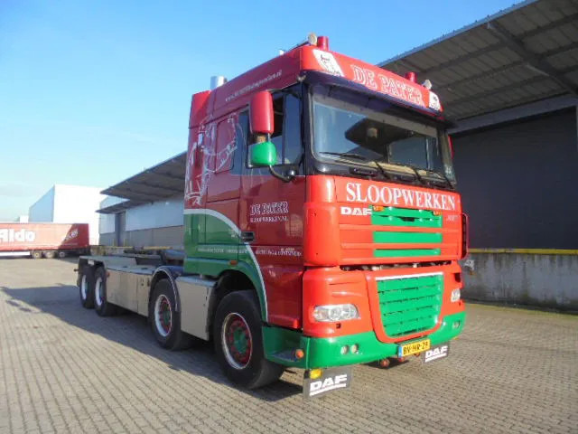 DAF XF 105 410 FAD 8X4 STEEL SUSPENSION - משאית הרמת וו: תמונה 2 DAF XF 105 410 FAD 8X4 STEEL SUSPENSION - משאית הרמת וו: תמונה 2