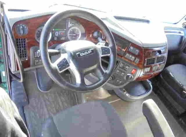 Interior photo 1: יחידת טרקטור DAF XF 106.460 SUPER SPACE CAB