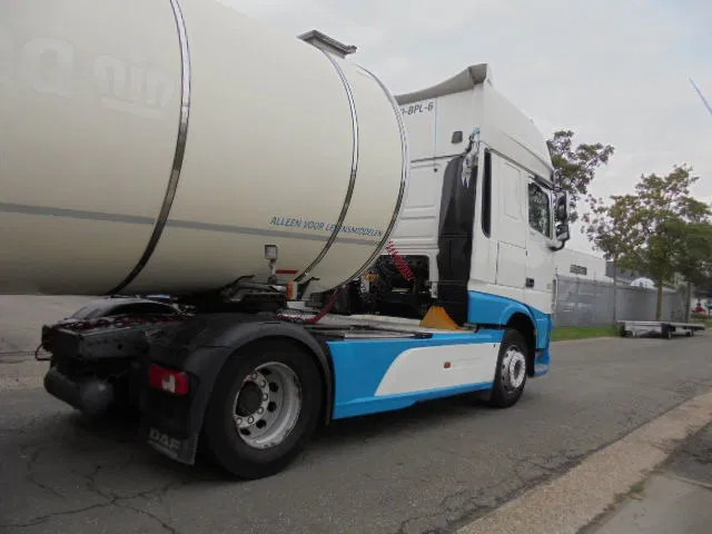 DAF XF 440 SUPER SPACE CAB NL TRUCK - יחידת טרקטור: תמונה 3 DAF XF 440 SUPER SPACE CAB NL TRUCK - יחידת טרקטור: תמונה 3