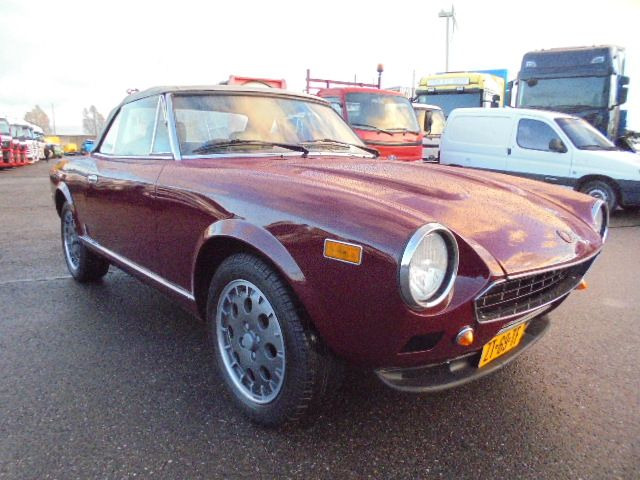 Fiat 124 SPIDER 2000 USA - מכונית: תמונה 3 Fiat 124 SPIDER 2000 USA - מכונית: תמונה 3