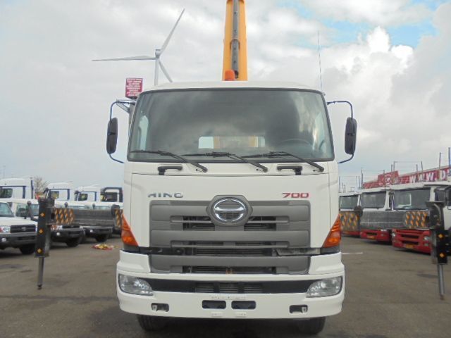 Hino 700 6X4 - פלטפורמה אווירית מותקנת על משאית: תמונה 2 Hino 700 6X4 - פלטפורמה אווירית מותקנת על משאית: תמונה 2