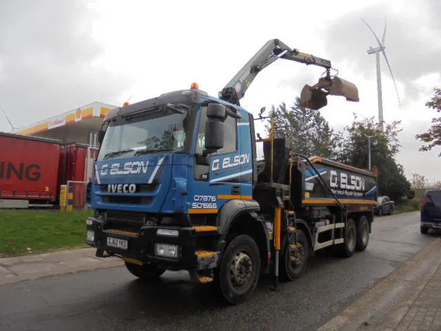 Iveco AD340T36 8X4 - מזהיר, משאית מנוף: תמונה 1 Iveco AD340T36 8X4 - מזהיר, משאית מנוף: תמונה 1