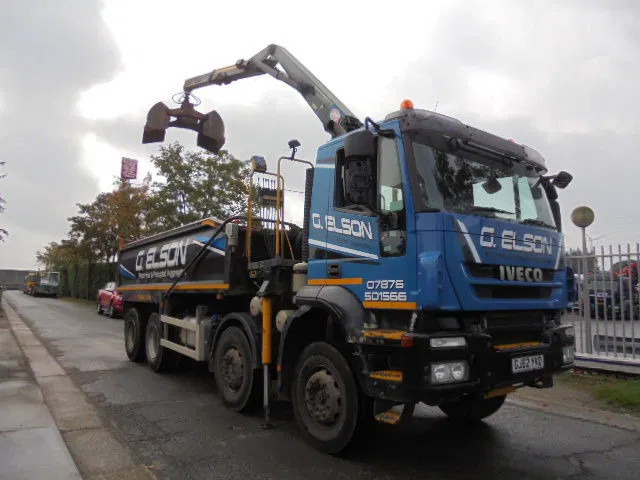 Iveco AD340T36 8X4 - מזהיר, משאית מנוף: תמונה 3 Iveco AD340T36 8X4 - מזהיר, משאית מנוף: תמונה 3