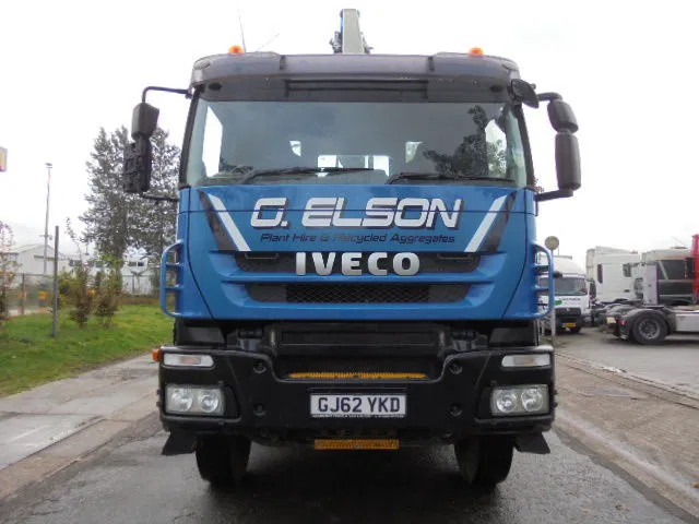 Iveco AD340T36 8X4 - מזהיר, משאית מנוף: תמונה 2 Iveco AD340T36 8X4 - מזהיר, משאית מנוף: תמונה 2