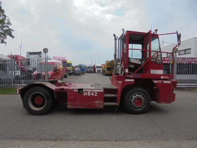 MOL YM 225/4X2 40 KM/H - טרקטור מסוף: תמונה 4 MOL YM 225/4X2 40 KM/H - טרקטור מסוף: תמונה 4