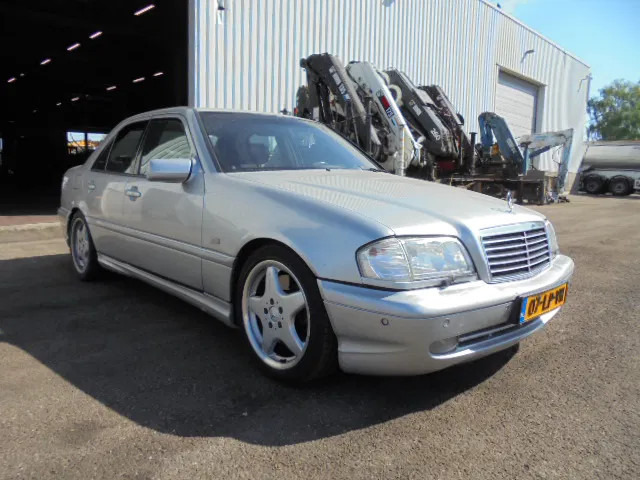 Mercedes-Benz C-Klasse 43 AMG - סדאן: תמונה 2 Mercedes-Benz C-Klasse 43 AMG - סדאן: תמונה 2