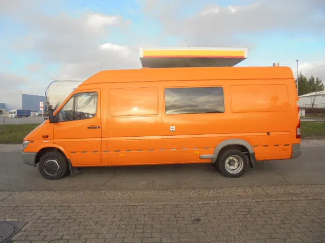 Mercedes-Benz Sprinter 413 - משאית ואקום: תמונה 4 Mercedes-Benz Sprinter 413 - משאית ואקום: תמונה 4