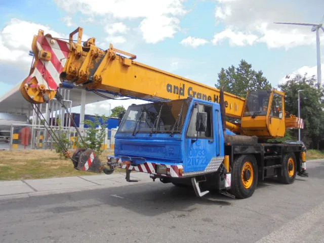 PPM ATT 350 4X4X4 - עגורן לכל שטח: תמונה 1 PPM ATT 350 4X4X4 - עגורן לכל שטח: תמונה 1