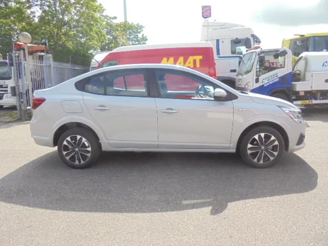 Renault Taliant 1.0 TURBO NEW TAX FREE - סדאן: תמונה 4 Renault Taliant 1.0 TURBO NEW TAX FREE - סדאן: תמונה 4
