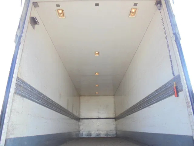 Scania P230 NL TRUCK - משאית תיבה: תמונה 5 Scania P230 NL TRUCK - משאית תיבה: תמונה 5