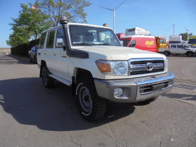 Toyota Land Cruiser HZJ76L 4X4 EXPORT OUTSIDE EU ONLY - מכונית: תמונה 3 Toyota Land Cruiser HZJ76L 4X4 EXPORT OUTSIDE EU ONLY - מכונית: תמונה 3