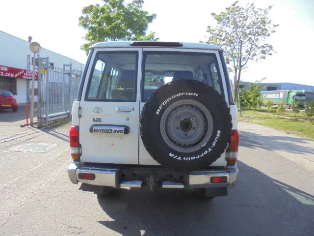 Toyota Land Cruiser HZJ76L 4X4 EXPORT OUTSIDE EU ONLY - מכונית: תמונה 5 Toyota Land Cruiser HZJ76L 4X4 EXPORT OUTSIDE EU ONLY - מכונית: תמונה 5