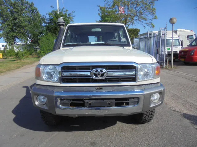 Toyota Land Cruiser HZJ76L 4X4 EXPORT OUTSIDE EU ONLY - מכונית: תמונה 2 Toyota Land Cruiser HZJ76L 4X4 EXPORT OUTSIDE EU ONLY - מכונית: תמונה 2