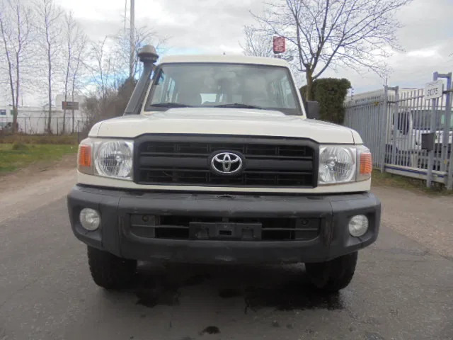 Toyota Land Cruiser HZJ78L 4WD EXPORT OUT EU ONLY - מכונית: תמונה 2 Toyota Land Cruiser HZJ78L 4WD EXPORT OUT EU ONLY - מכונית: תמונה 2