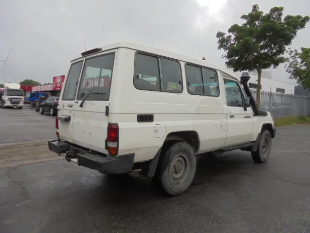 Toyota Land Cruiser HZJ78L 4X4 EXPORT OUTSIDE EU ONLY - מכונית: תמונה 4 Toyota Land Cruiser HZJ78L 4X4 EXPORT OUTSIDE EU ONLY - מכונית: תמונה 4