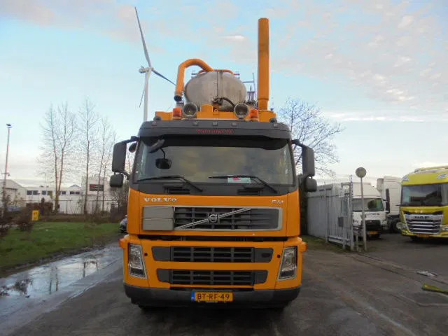 Volvo FM 400 8X4 NL TRUCK - משאית ואקום: תמונה 2 Volvo FM 400 8X4 NL TRUCK - משאית ואקום: תמונה 2