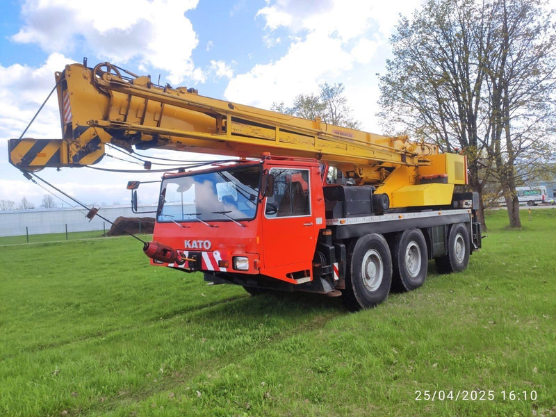Kato KA400E - עגורן נייד: תמונה 1 Kato KA400E - עגורן נייד: תמונה 1