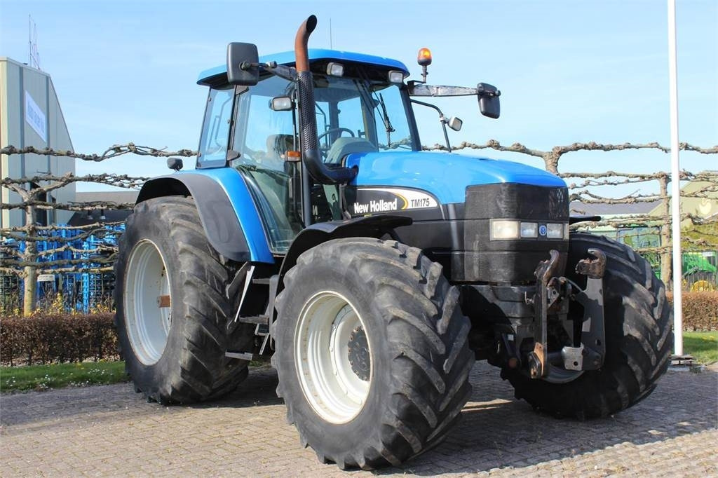 New Holland TM175 - טרקטור חקלאי: תמונה 2 New Holland TM175 - טרקטור חקלאי: תמונה 2
