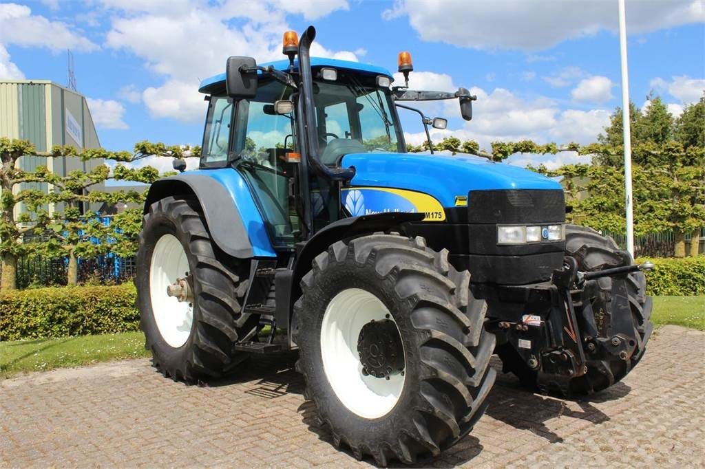 New Holland TM175 - טרקטור חקלאי: תמונה 2 New Holland TM175 - טרקטור חקלאי: תמונה 2