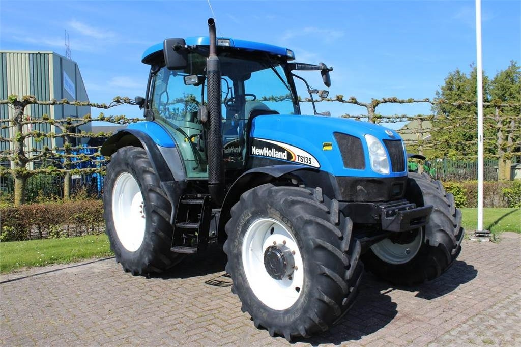 New Holland TSA135A - טרקטור חקלאי: תמונה 1 New Holland TSA135A - טרקטור חקלאי: תמונה 1