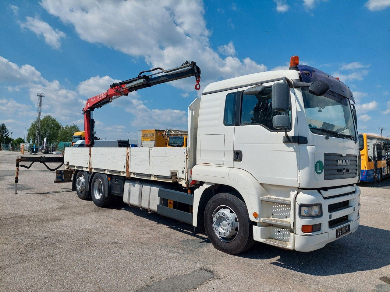 MAN GA 26.320 6X2-2 BL + Kran Fassi F110AC22 - משאית צד נופל/ שטוחה, משאית מנוף: תמונה 2 MAN GA 26.320 6X2-2 BL + Kran Fassi F110AC22 - משאית צד נופל/ שטוחה, משאית מנוף: תמונה 2