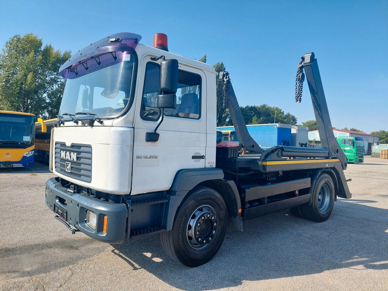 MAN ME 18.280 BB 4x2 - משאית וילונות צד: תמונה 1 MAN ME 18.280 BB 4x2 - משאית וילונות צד: תמונה 1