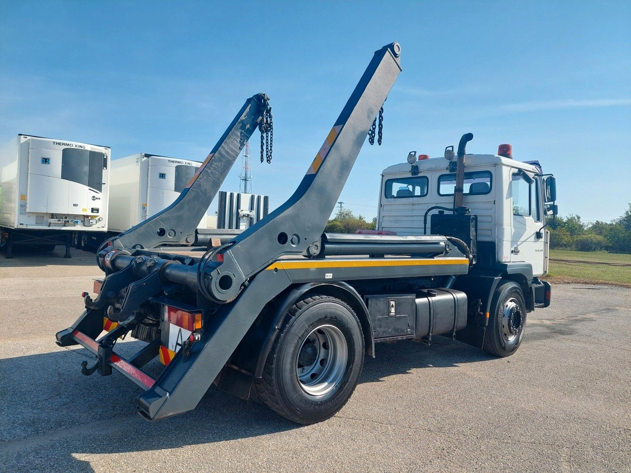 MAN ME 18.280 BB 4x2 - משאית וילונות צד: תמונה 4 MAN ME 18.280 BB 4x2 - משאית וילונות צד: תמונה 4