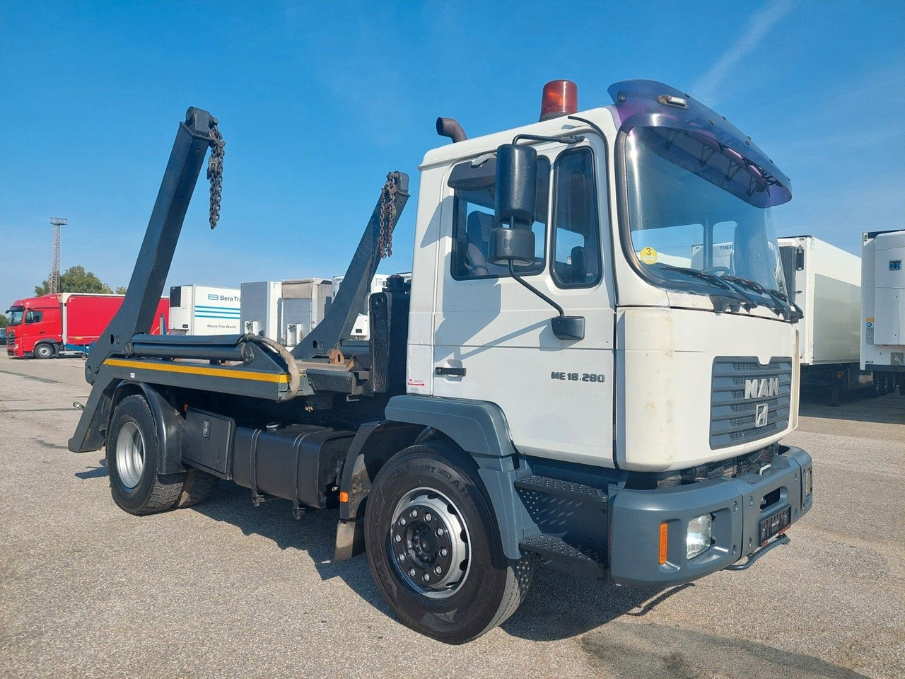 MAN ME 18.280 BB 4x2 - משאית וילונות צד: תמונה 2 MAN ME 18.280 BB 4x2 - משאית וילונות צד: תמונה 2