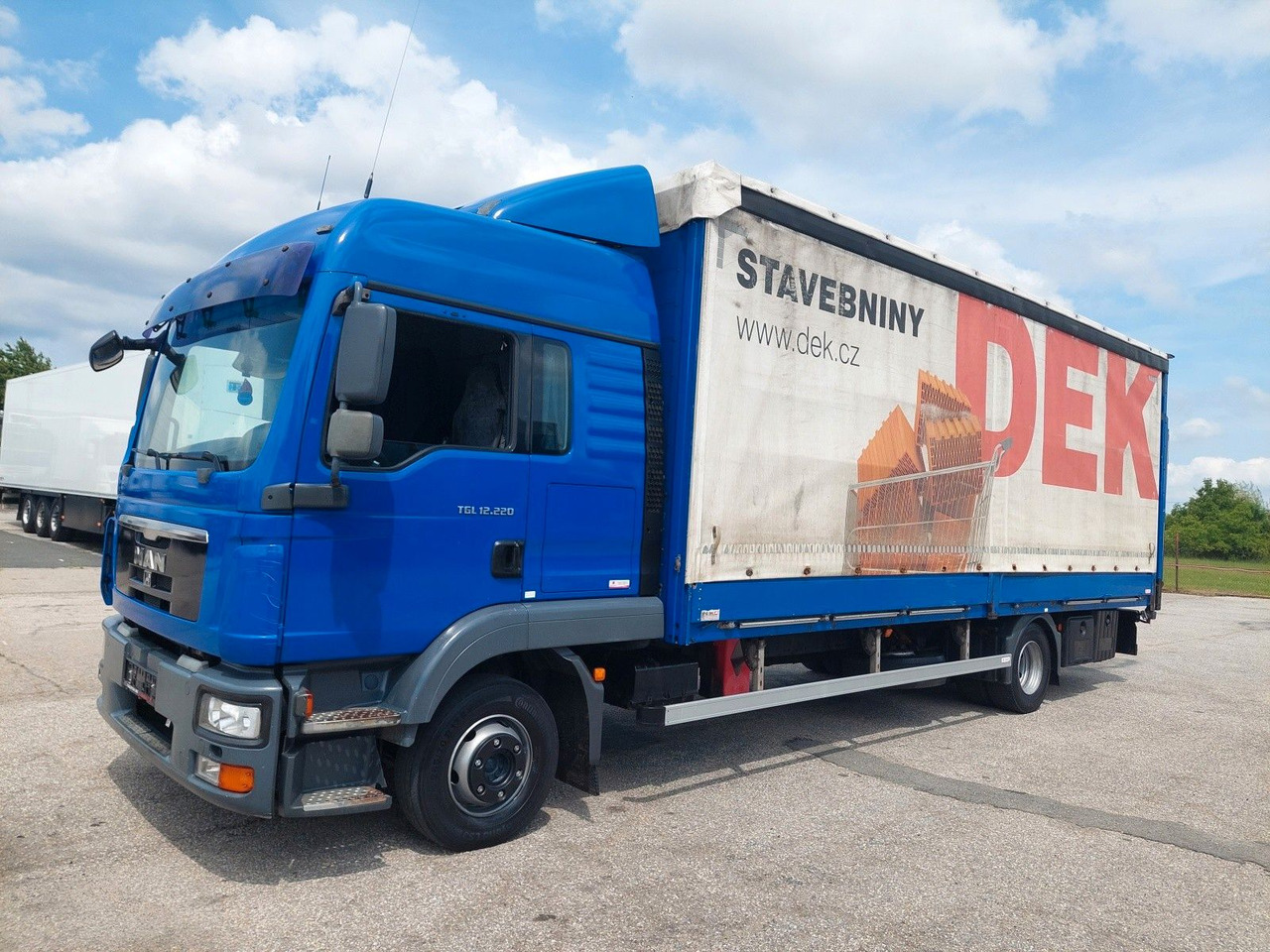 MAN TGL 12.220 4X2 BL Edscha - משאית וילונות צד: תמונה 1 MAN TGL 12.220 4X2 BL Edscha - משאית וילונות צד: תמונה 1