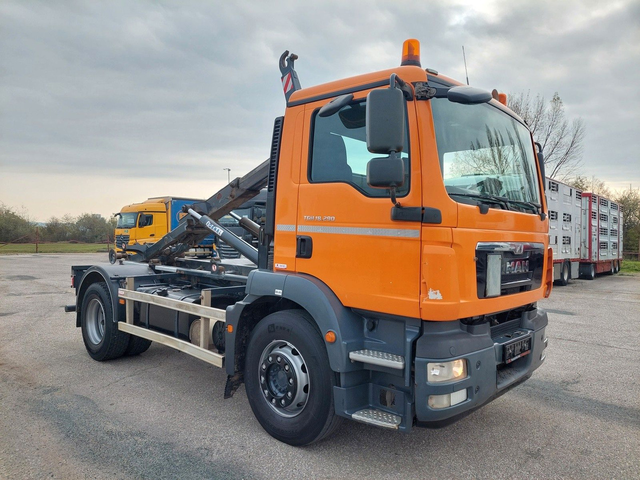 MAN TGM 18.290 4X2 BB - משאית הרמת וו: תמונה 2 MAN TGM 18.290 4X2 BB - משאית הרמת וו: תמונה 2