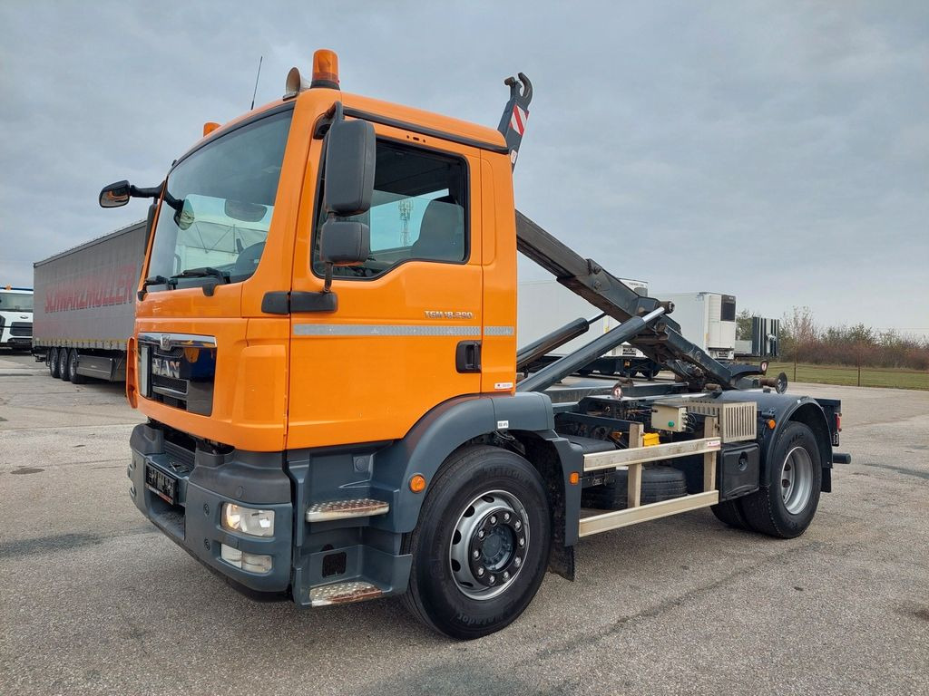 MAN TGM 18.290 4X2 BB - משאית הרמת וו: תמונה 1 MAN TGM 18.290 4X2 BB - משאית הרמת וו: תמונה 1