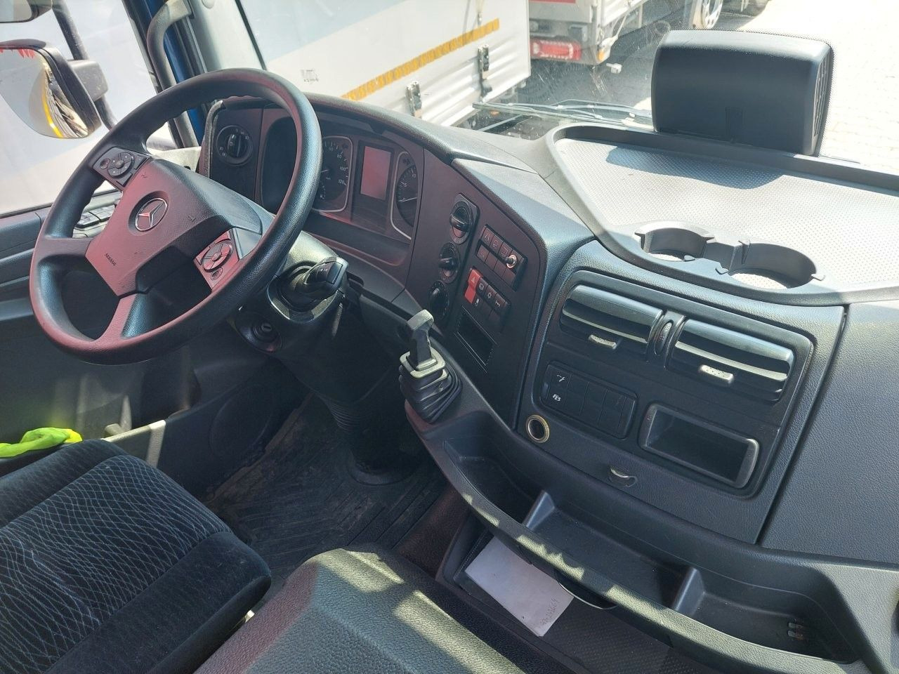 Mercedes-Benz Atego 1224L 4x2 LBW UNFALL!!! - משאית וילונות צד: תמונה 5 Mercedes-Benz Atego 1224L 4x2 LBW UNFALL!!! - משאית וילונות צד: תמונה 5