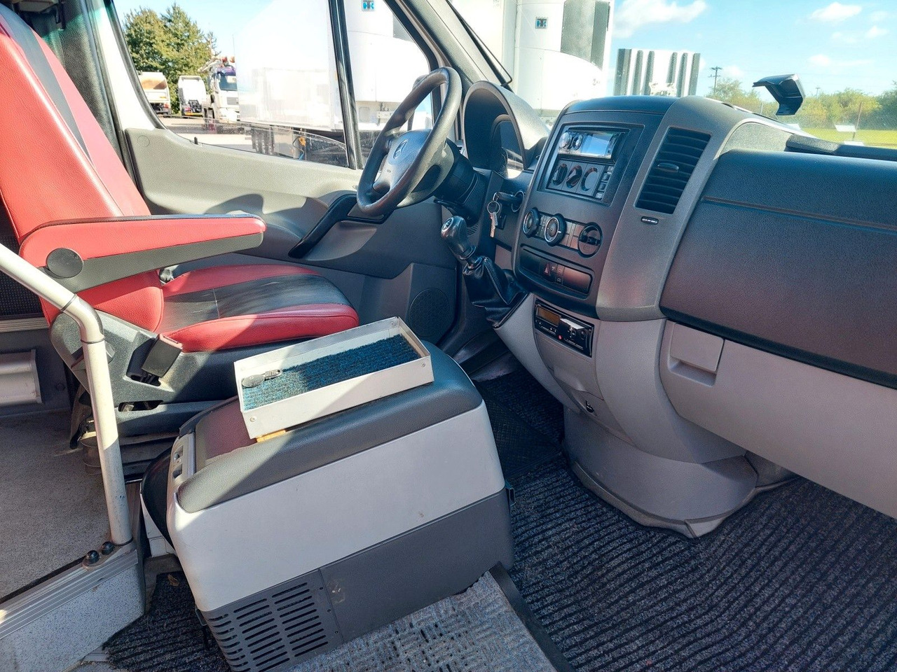 מיניבוס, כלי רכב מסחרי לנוסעים Mercedes-Benz Sprinter 519 CDI: תמונה 12