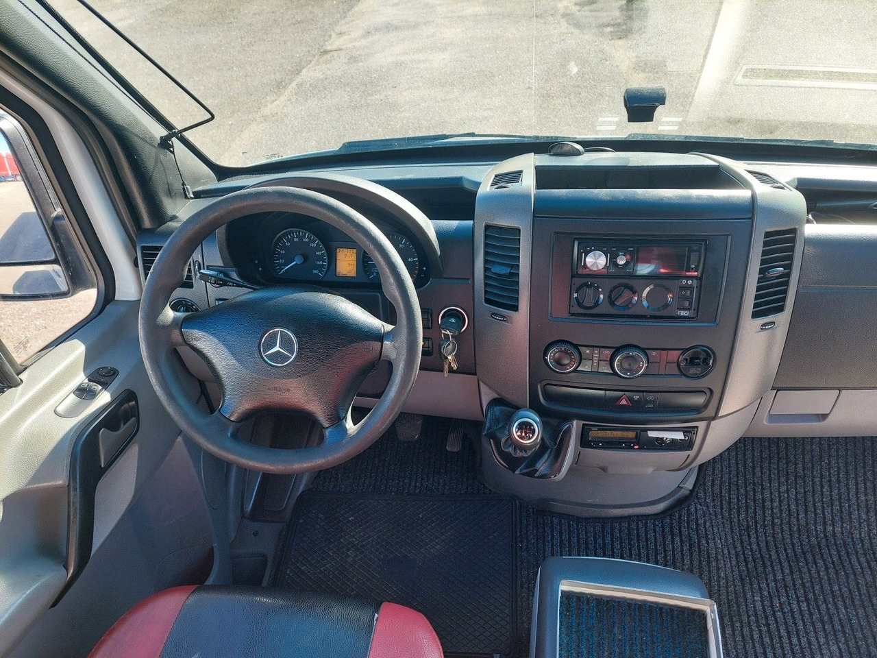 מיניבוס, כלי רכב מסחרי לנוסעים Mercedes-Benz Sprinter 519 CDI: תמונה 19