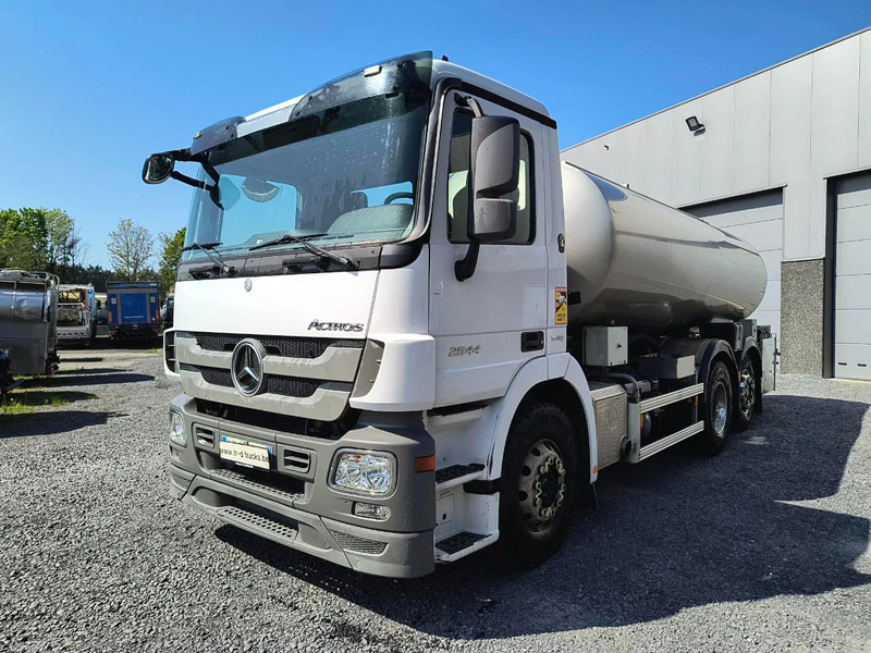 Mercedes-Benz Actros 2544 INSULATED INOX TANK 15000L - משאית מכל: תמונה 1 Mercedes-Benz Actros 2544 INSULATED INOX TANK 15000L - משאית מכל: תמונה 1