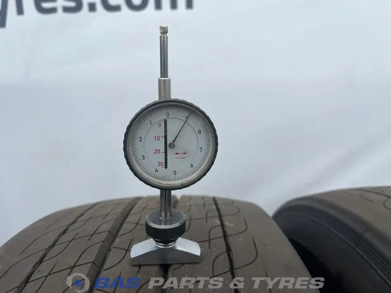 Continental Continental 315/70R22.5 EfficientPro HS5 156/150 M+S 3PMSF gebruikte set - צמיג עבור משאית: תמונה 3 Continental Continental 315/70R22.5 EfficientPro HS5 156/150 M+S 3PMSF gebruikte set - צמיג עבור משאית: תמונה 3