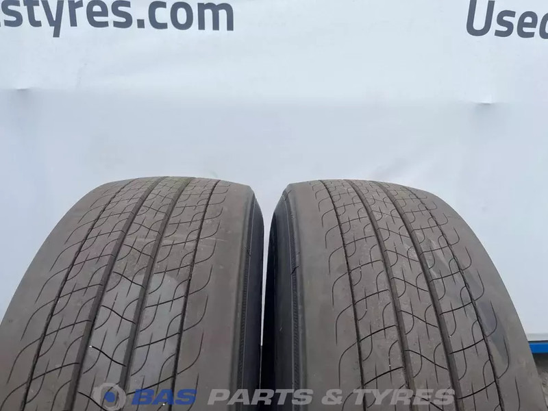 Continental Continental 315/70R22.5 EfficientPro HS5 156/150 M+S 3PMSF gebruikte set - צמיג עבור משאית: תמונה 2 Continental Continental 315/70R22.5 EfficientPro HS5 156/150 M+S 3PMSF gebruikte set - צמיג עבור משאית: תמונה 2