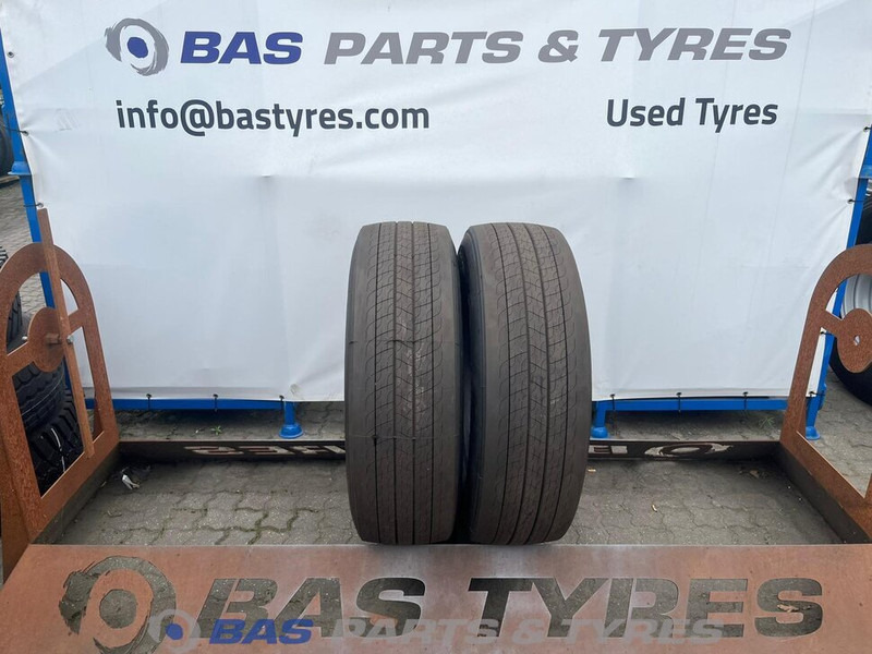 Continental Continental 315/70R22.5 EfficientPro HS5 156/150 M+S 3PMSF gebruikte set - צמיג עבור משאית: תמונה 1 Continental Continental 315/70R22.5 EfficientPro HS5 156/150 M+S 3PMSF gebruikte set - צמיג עבור משאית: תמונה 1