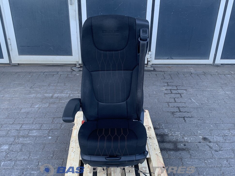 DAF CF Euro 6 - מושב עבור משאית: תמונה 1 DAF CF Euro 6 - מושב עבור משאית: תמונה 1