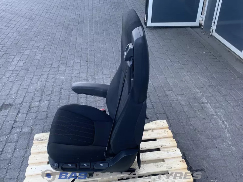 DAF CF Euro 6 - מושב עבור משאית: תמונה 2 DAF CF Euro 6 - מושב עבור משאית: תמונה 2