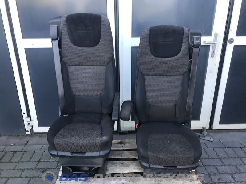 DAF XF106 Stoelen set DAF 1844320 - מושב עבור משאית: תמונה 1 DAF XF106 Stoelen set DAF 1844320 - מושב עבור משאית: תמונה 1