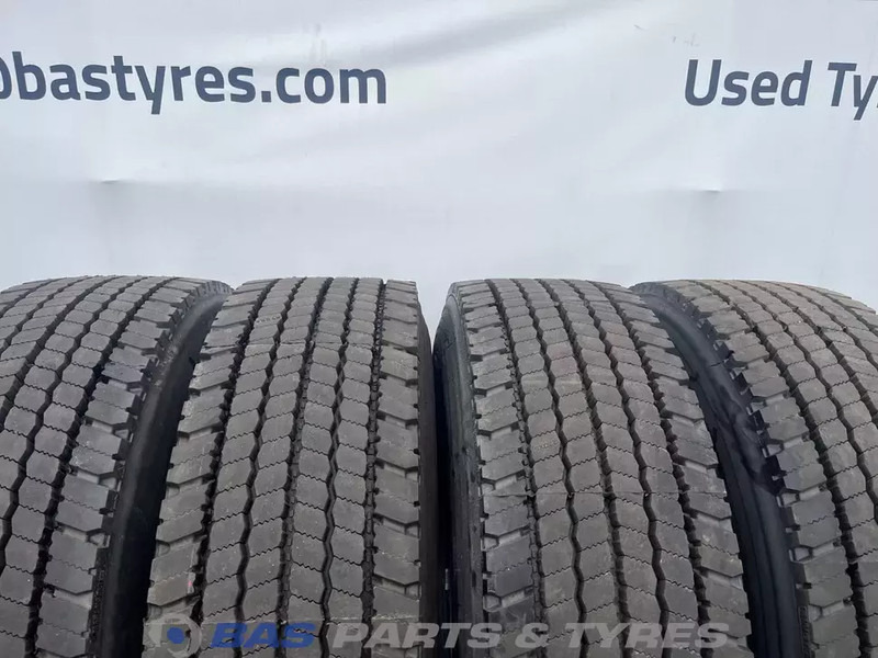 Goodyear Goodyear 315/70R22.5 RETREAD (cover) 152/148 M M+S 3PMSF gebruikte set - צמיג עבור משאית: תמונה 2 Goodyear Goodyear 315/70R22.5 RETREAD (cover) 152/148 M M+S 3PMSF gebruikte set - צמיג עבור משאית: תמונה 2